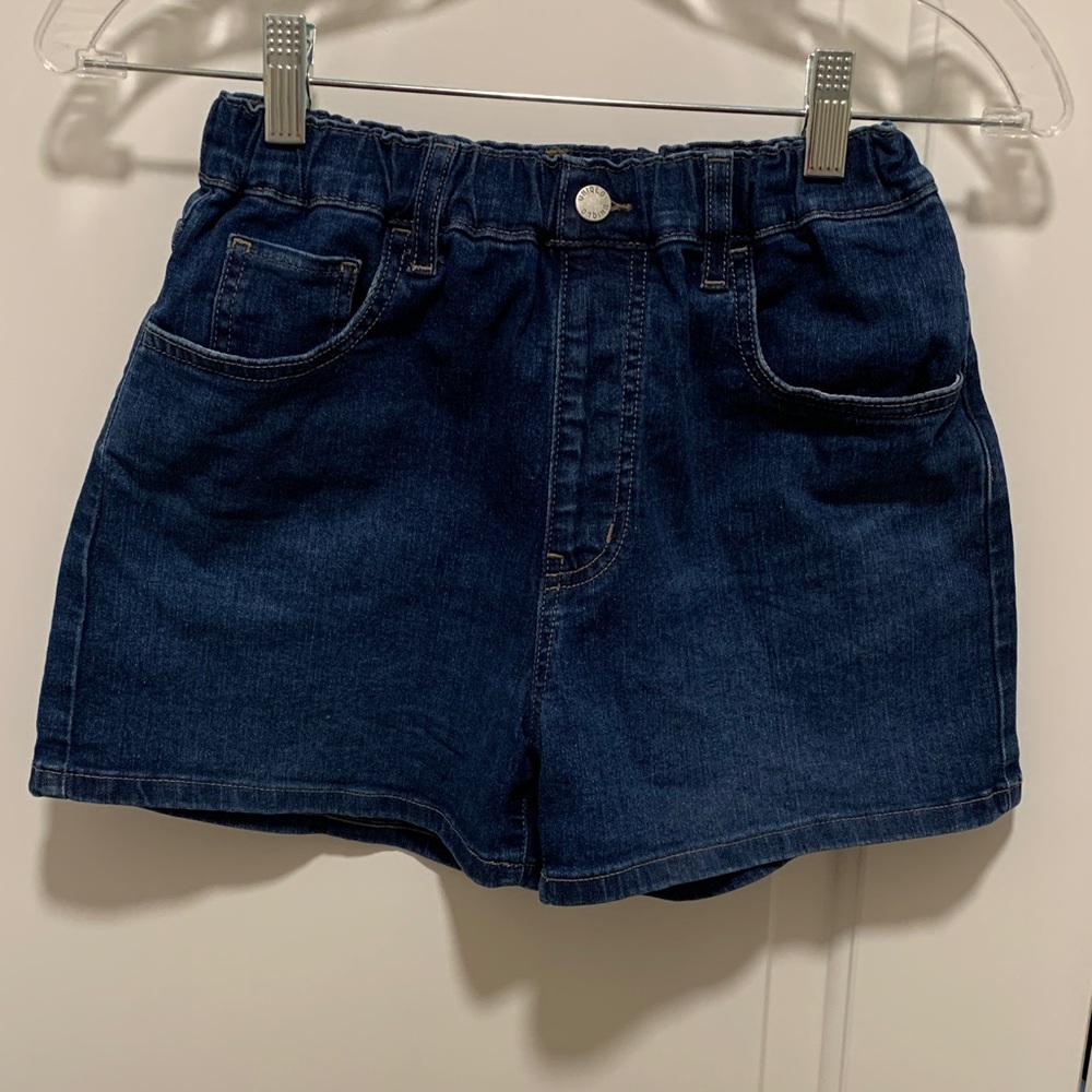 Uniqlo Girl’s Dark Blue Denim Shorts. Pre-owned. Size L(11/12).